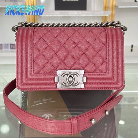 Chanel Boy Flap Quilted Diamond New Medium Red
