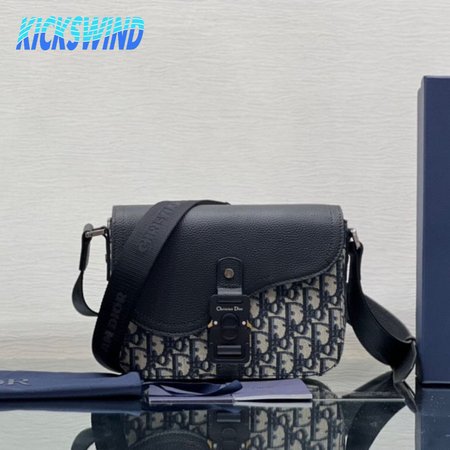 Dior Essentials Saddle A5 Pouch