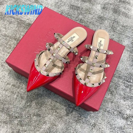Valentino Rockstud Rockstud Patent Leather Sandal
